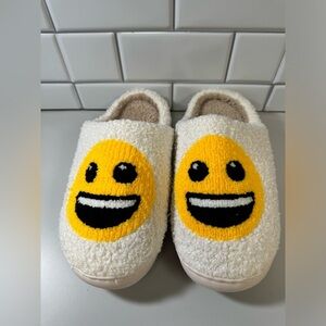 Smiley Face White Slippers